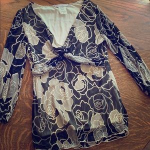 Black and cream three-quarter sleeve length blouse